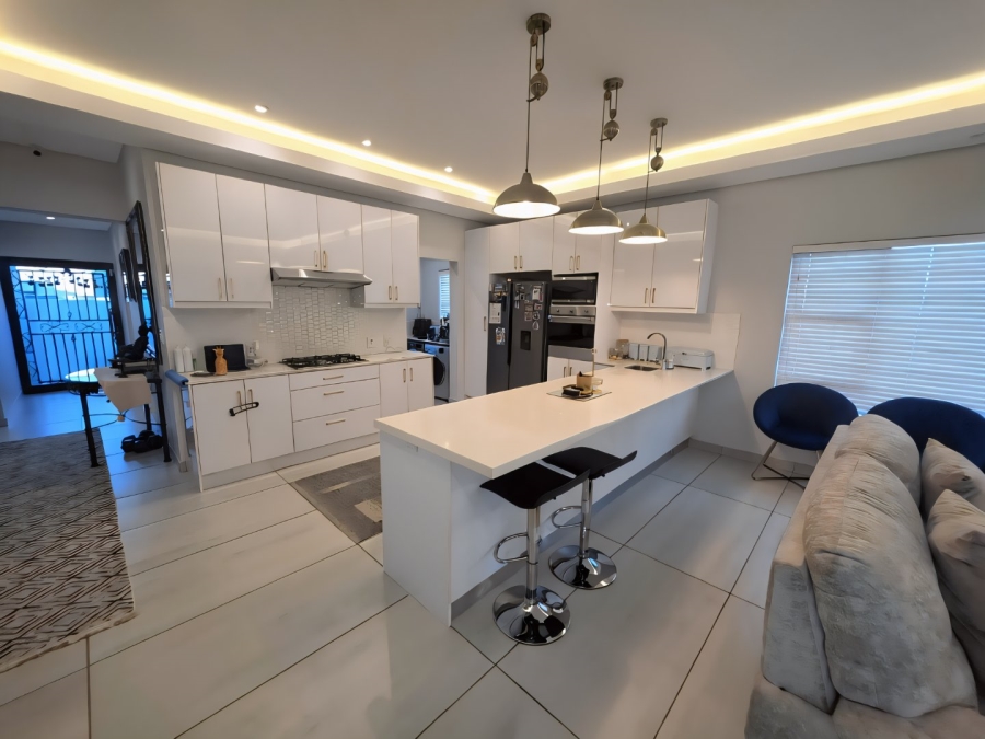 4 Bedroom Property for Sale in Sandown Western Cape
